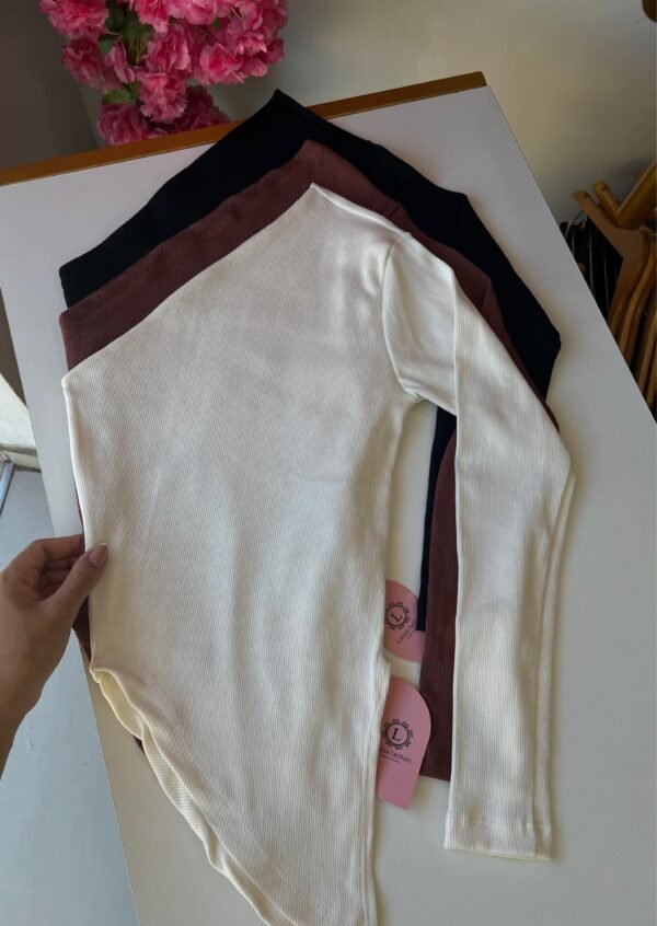 BLUSA ASSÍMETRICA RIBANA